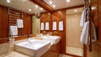 ANNABEL II Master Bathroom